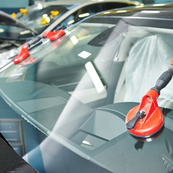 What auto glass service to contact when windshield is shattered 