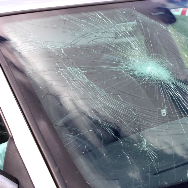 which auto glass replacement company to contact and what is the price cost to fix broken windshield  in Hanahan South Carolina